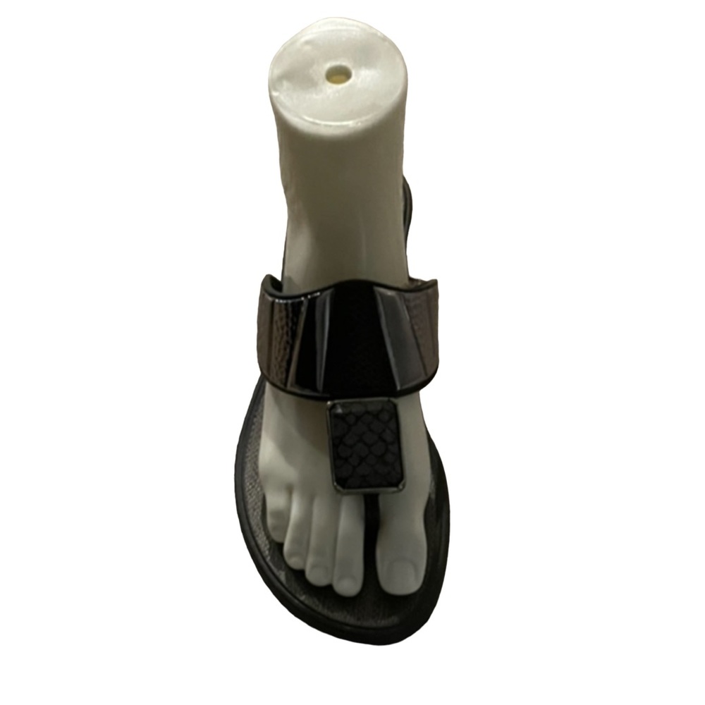 Grendha Charcoal & Black Flat